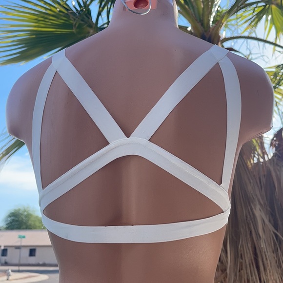 Sexy Floral Cut Out Bralette - Picture 2 of 7